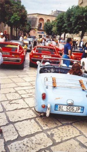 10 giugno 2006 - Tricase - Piazza Giuseppe Pisanelli -  Raduno di auto d'epoca